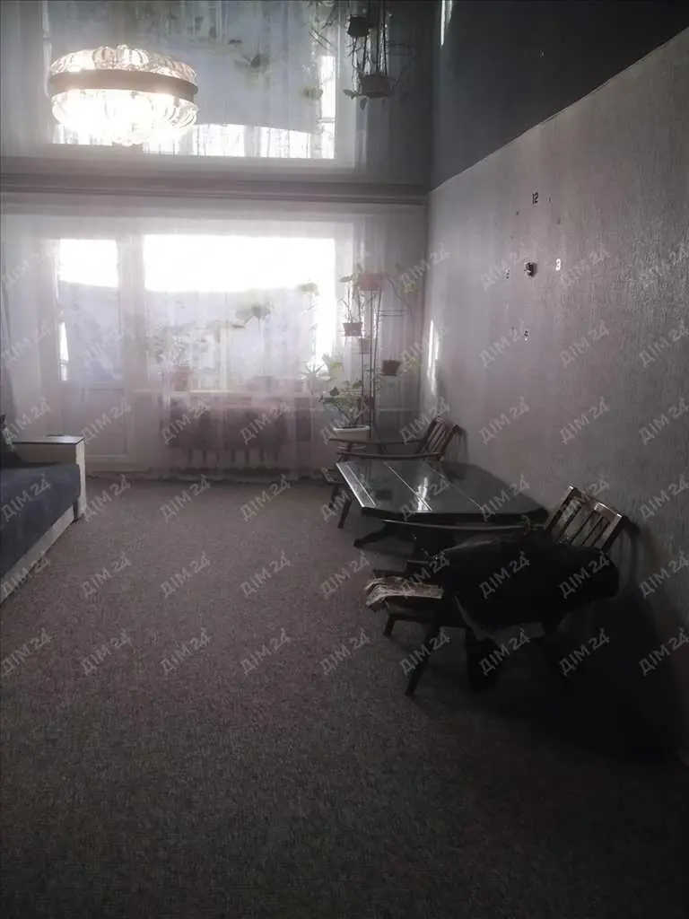 Трикімнатна квартира в Карлівці