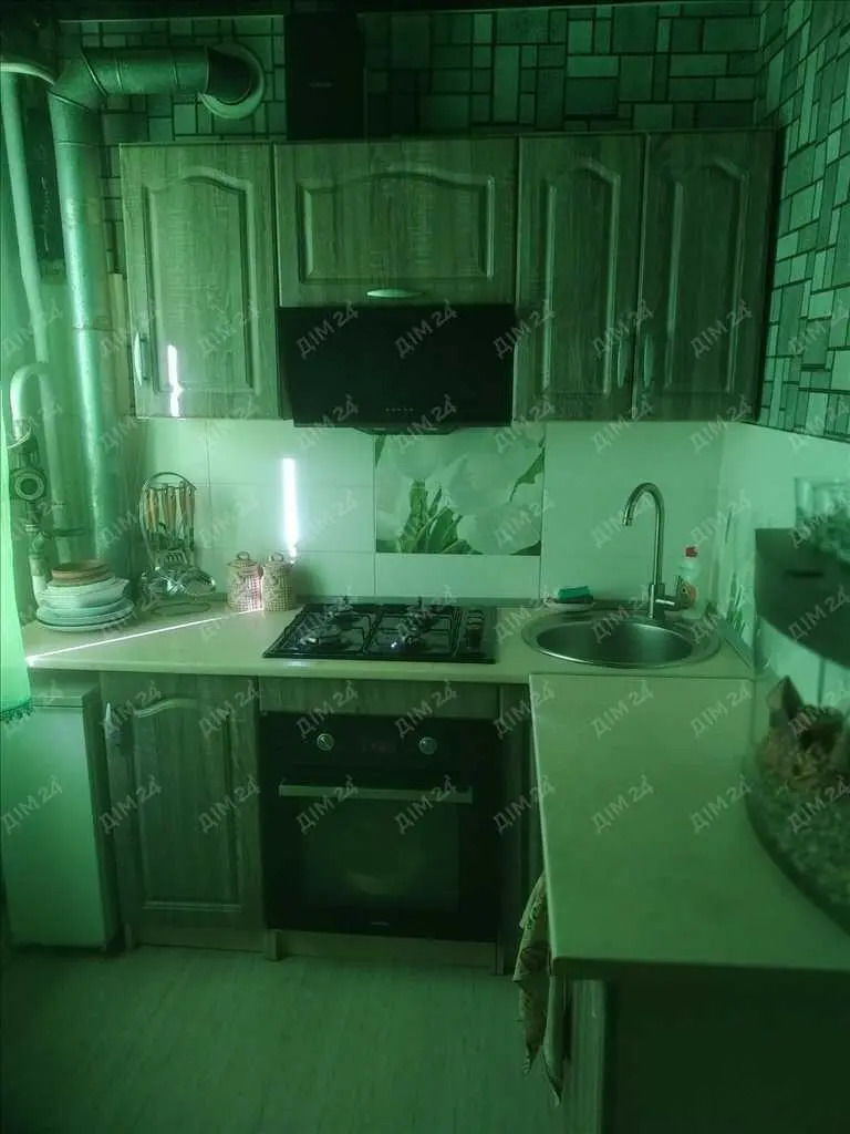 Трикімнатна квартира в Карлівці