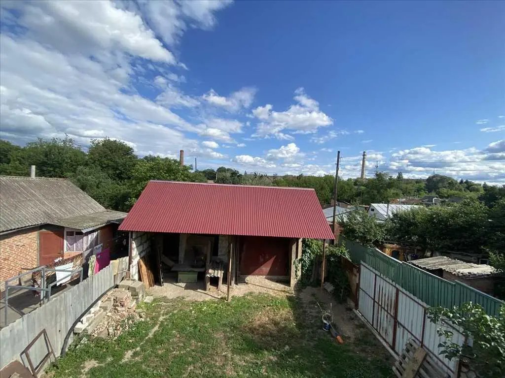 Новий будинок в центральній частині міста.