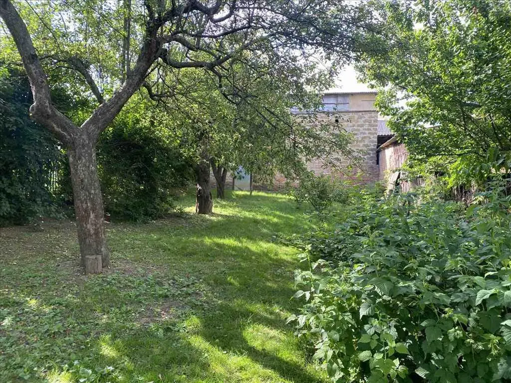 Новий будинок в центральній частині міста.