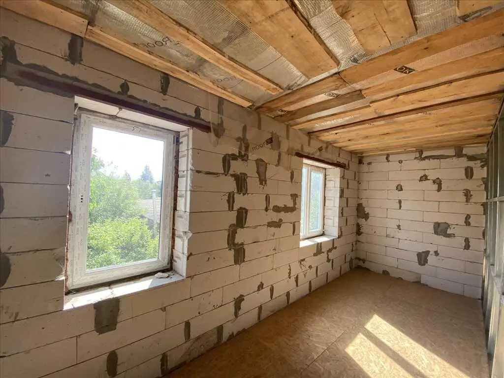 Новий будинок в центральній частині міста.