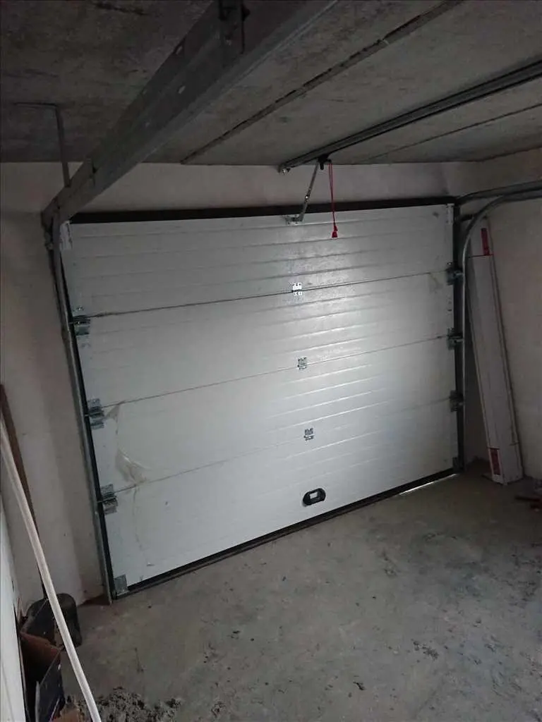 Цегляний будинок з комунікаціями