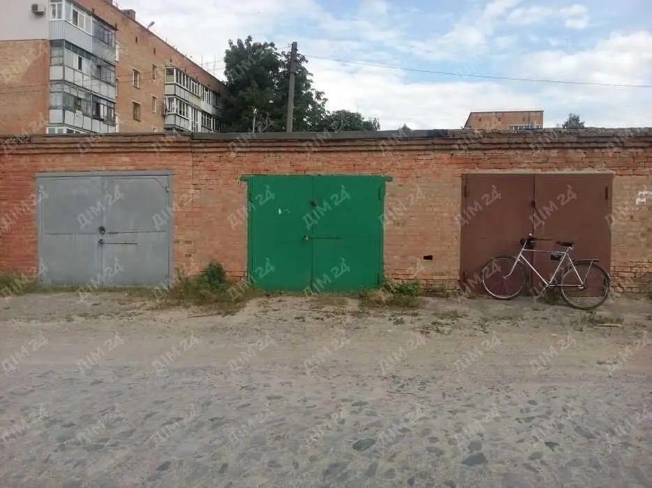 Цегляний гараж зі зручним заїздом у Розсошенцях.