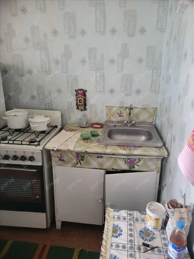 Однокімнатна квартира в с. Ланна Карлівського района