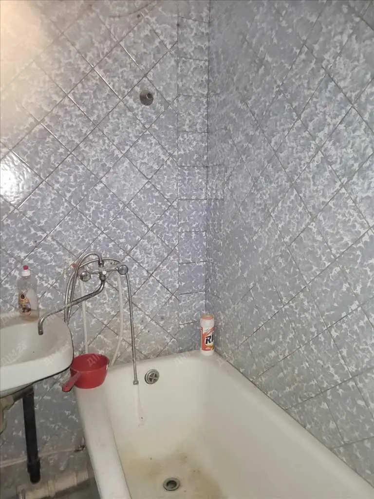 Однокімнатна квартира в с. Ланна Карлівського района