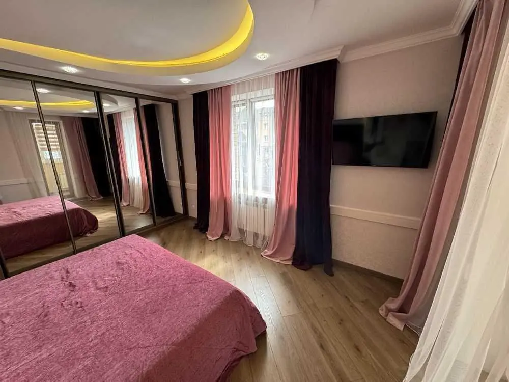 Шикарна трикімнатна квартина в новобудові, центр Полтави