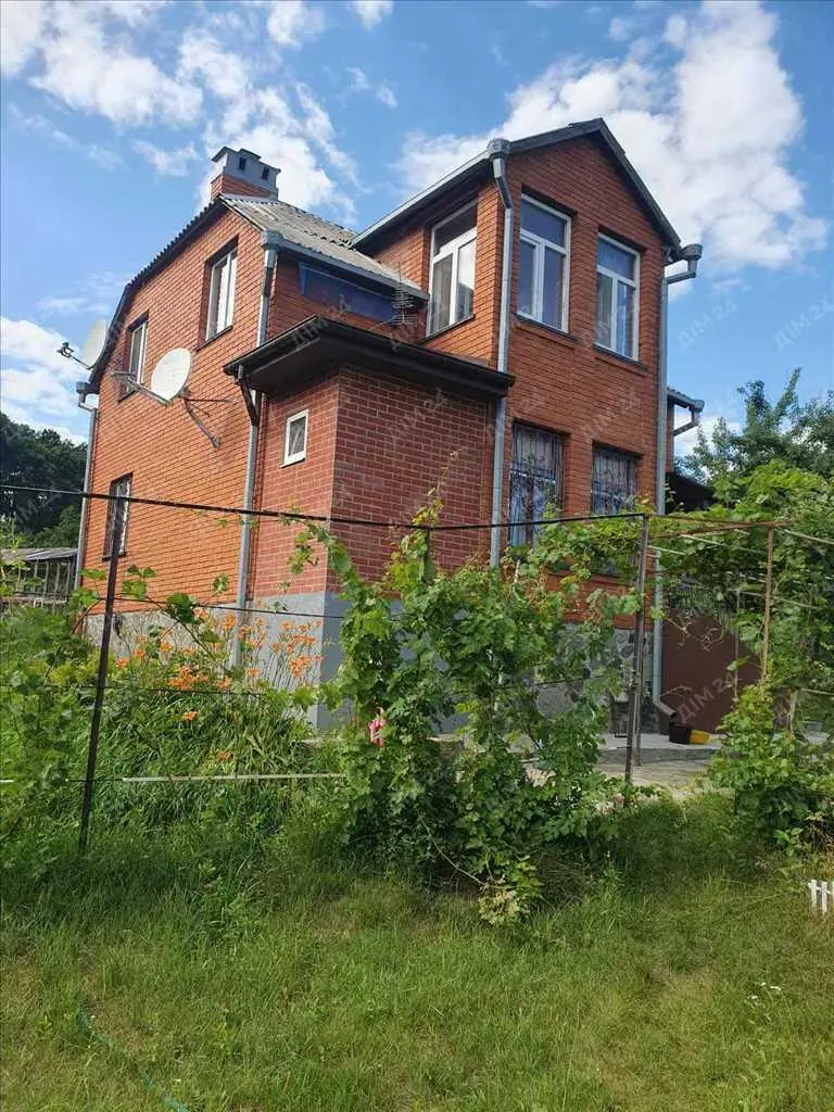 Двоповерховий будинок в с.Михайлівка