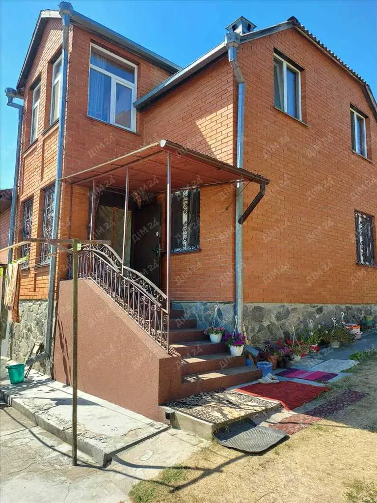 Двоповерховий будинок в с.Михайлівка