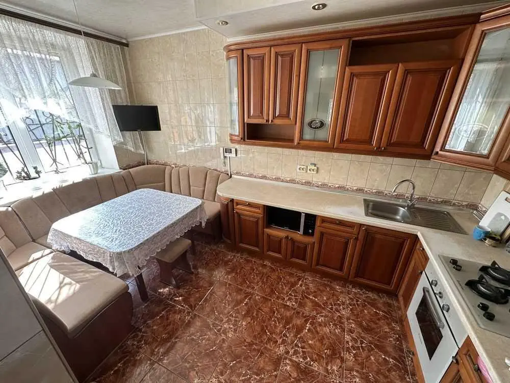 Новий будинок по кільцю.