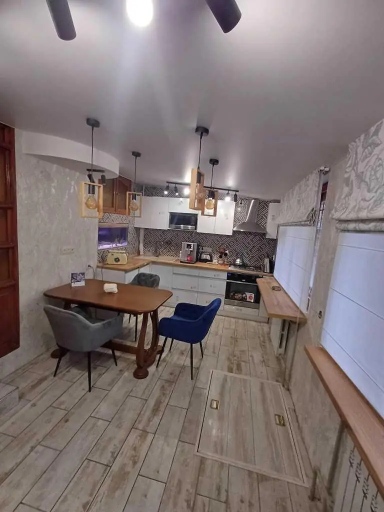 Трикімнатна квартира  поруч з ТЦ "Кон Корд"