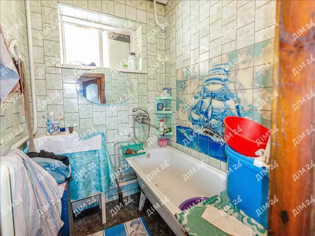 Будинок з господарськими спорудами у Решетилівці