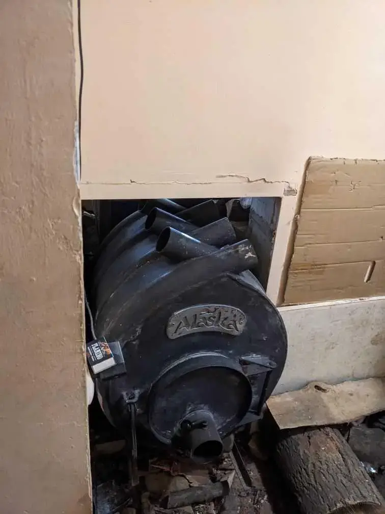 Окремий будинок біля річки