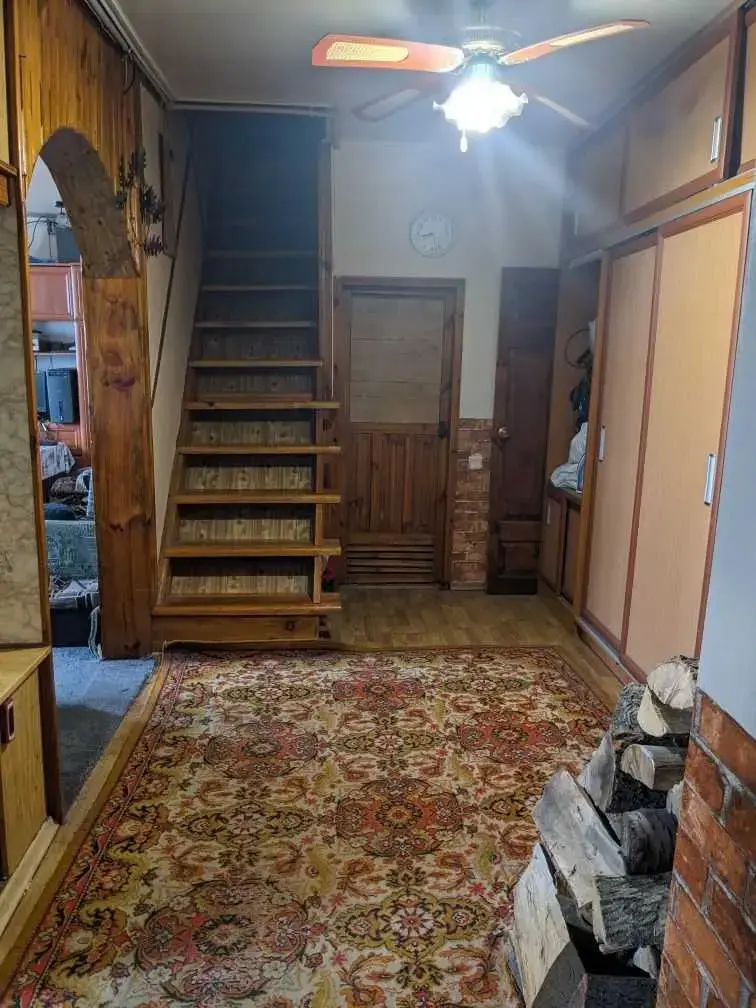 Окремий будинок біля річки