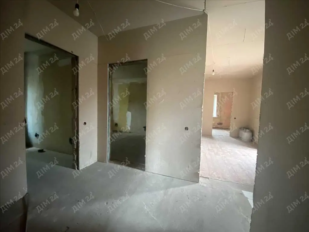 Капітальний будинок, 1 км від Макдональдса.