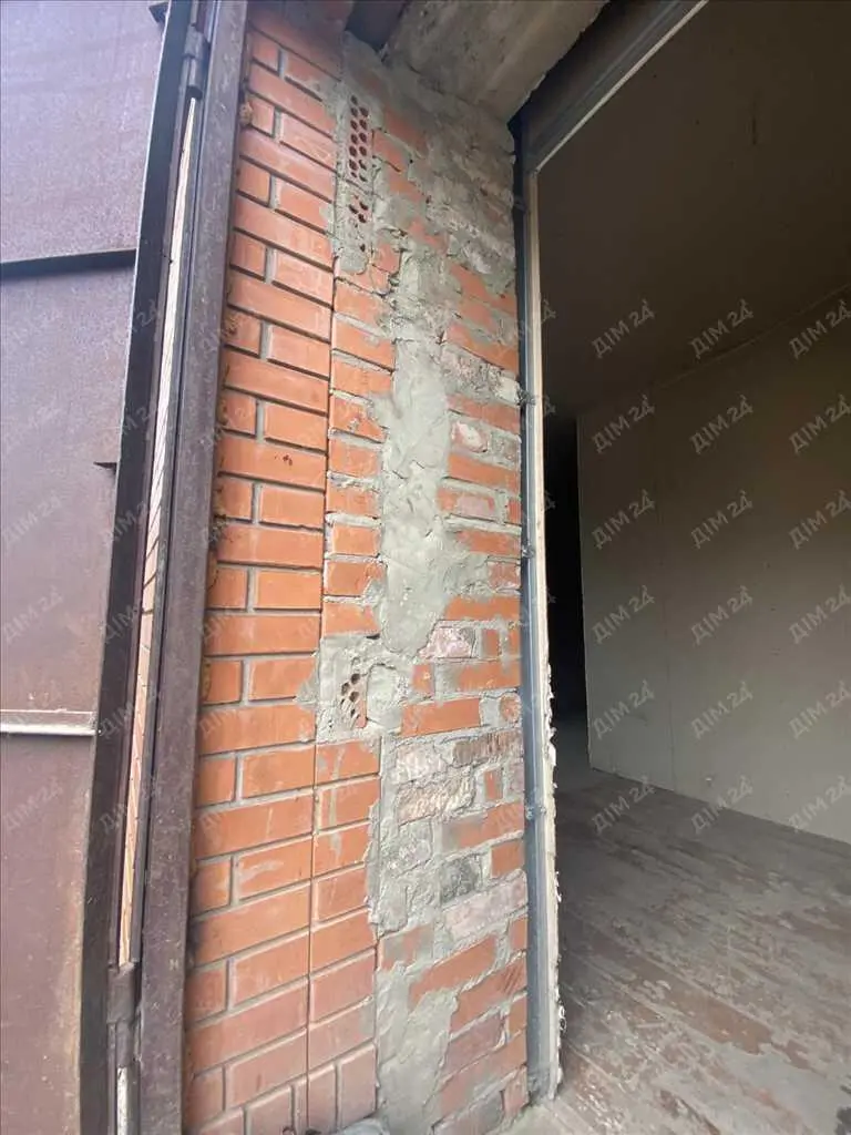 Капітальний будинок, 1 км від Макдональдса.