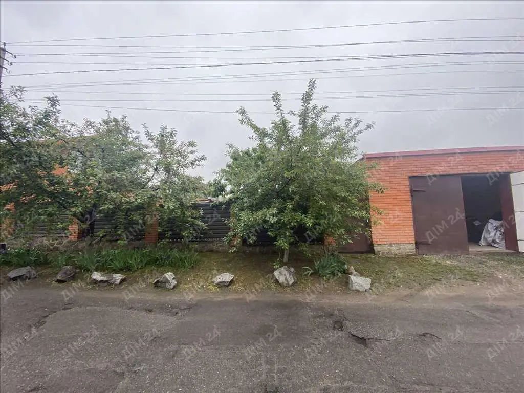 Капітальний будинок, 1 км від Макдональдса.