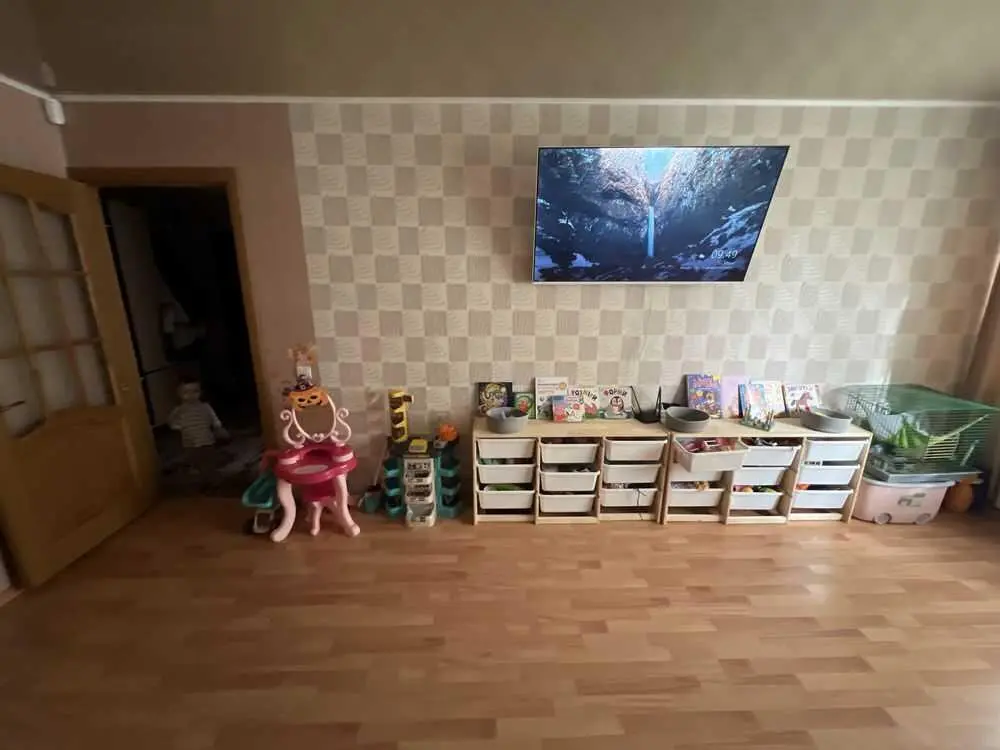 Затишна трикімнатна квартира.