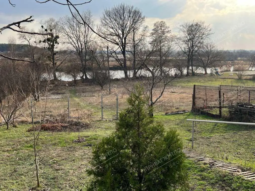 Продається будинок біля річки