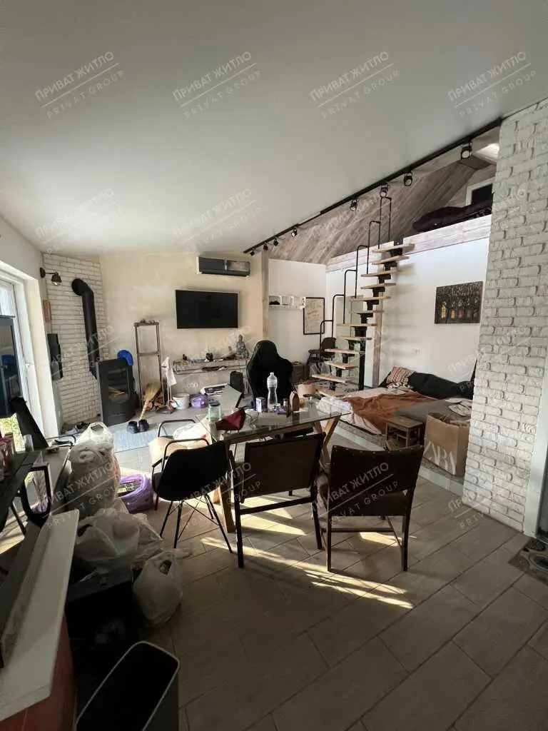 Продається будинок біля річки