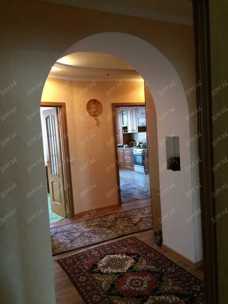 Трикімнатна квартира біля Листопаду!