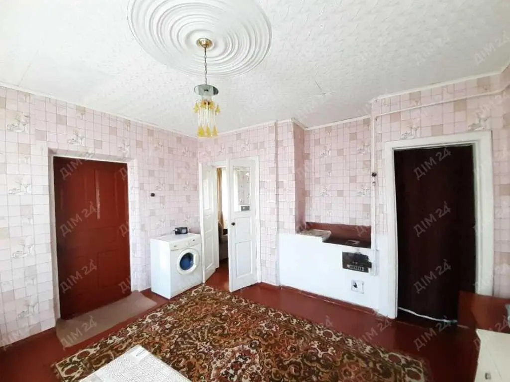 Доглянутий будинок з комунікаціями. 