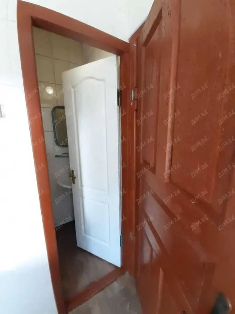 Доглянутий будинок з комунікаціями. 