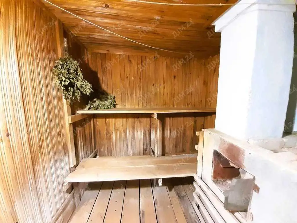 Доглянутий будинок з комунікаціями. 