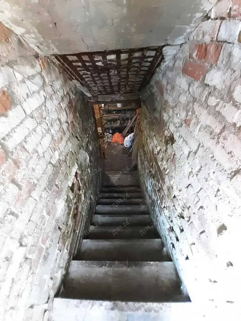 Доглянутий будинок з комунікаціями. 