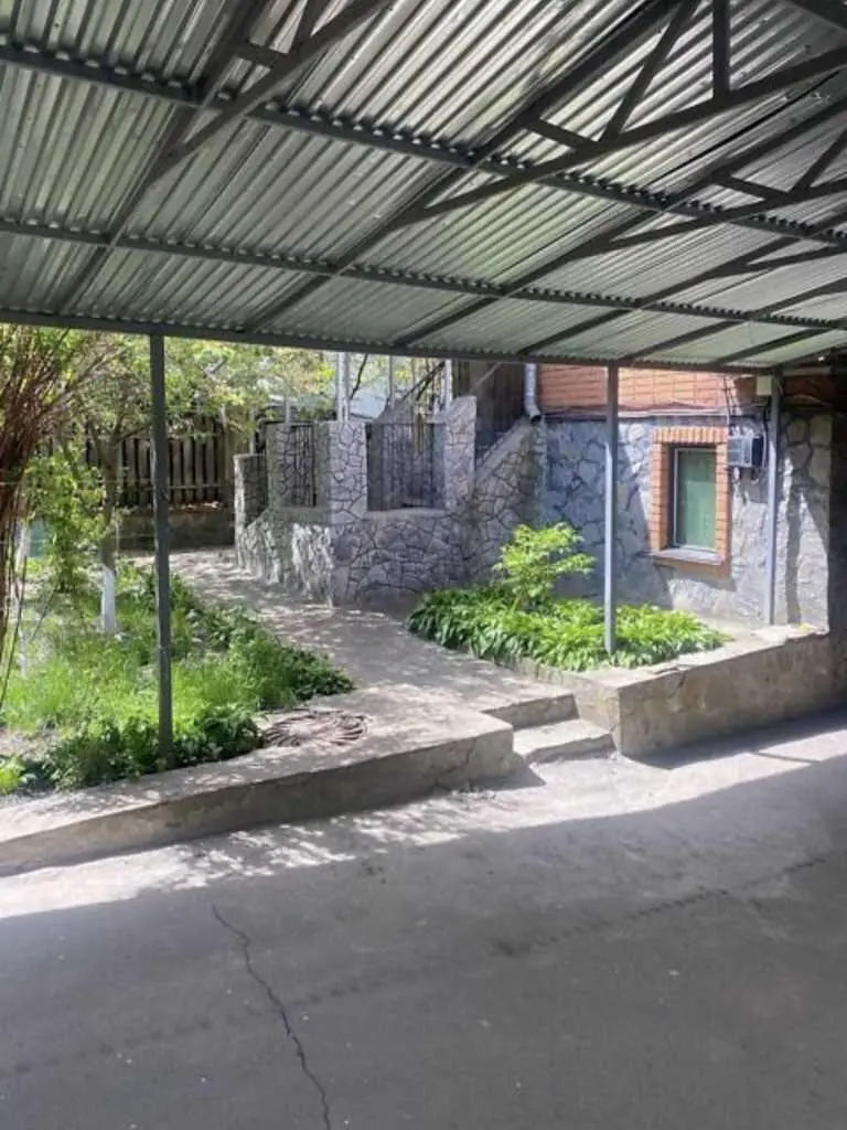 Продаж цегляного будинку