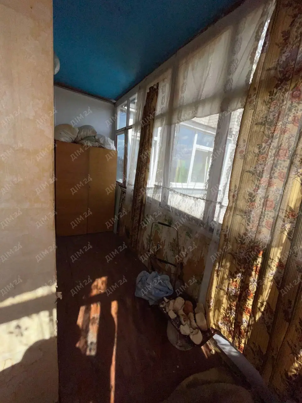 Простора трикімнатна квартира на Подолі