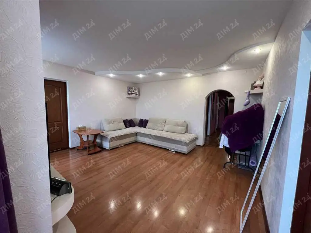 4-кімнатна квартира з  видом на монастир у самому серці історичної Полтави!