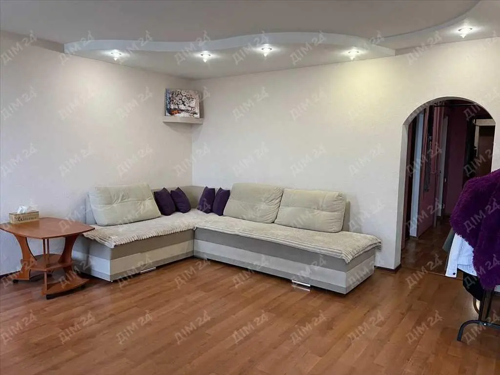 4-кімнатна квартира з  видом на монастир у самому серці історичної Полтави!