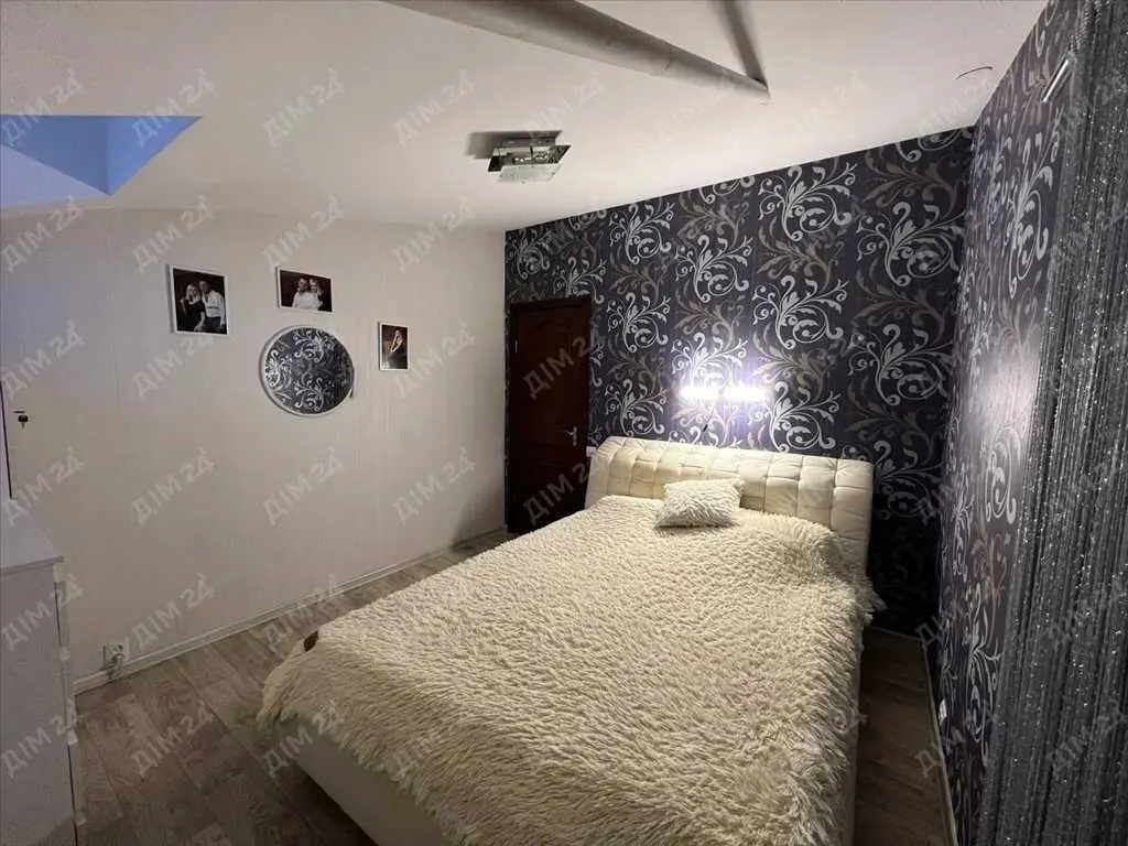 4-кімнатна квартира з  видом на монастир у самому серці історичної Полтави!