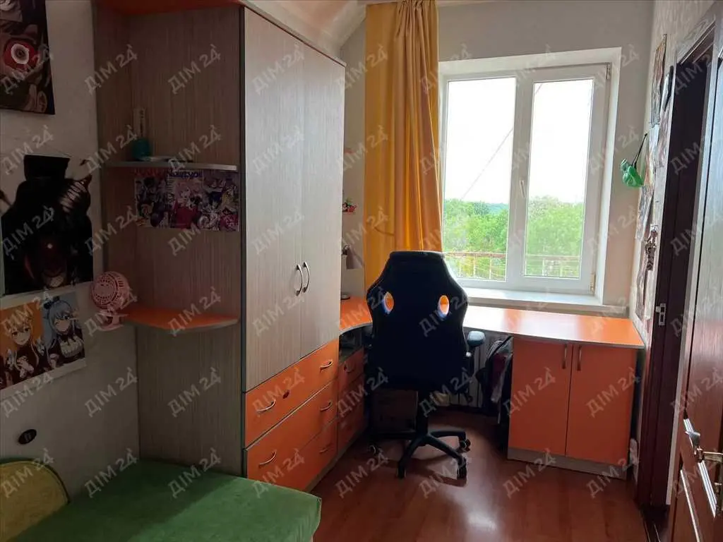 4-кімнатна квартира з  видом на монастир у самому серці історичної Полтави!