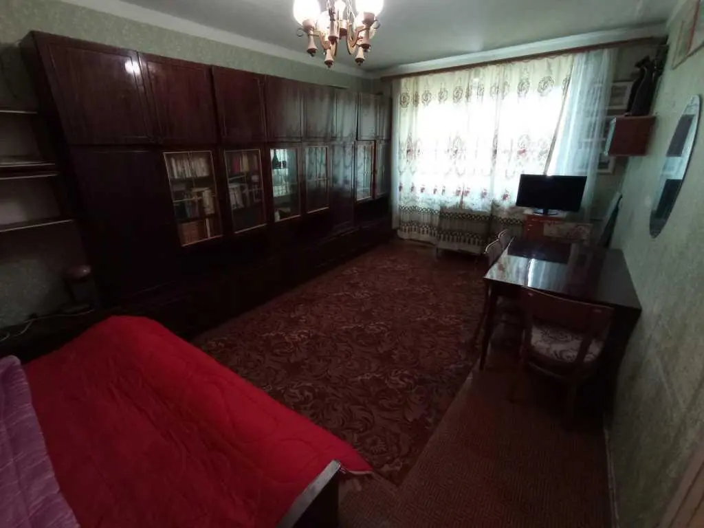 Продаж трикімнатної кімнатної "чешки"