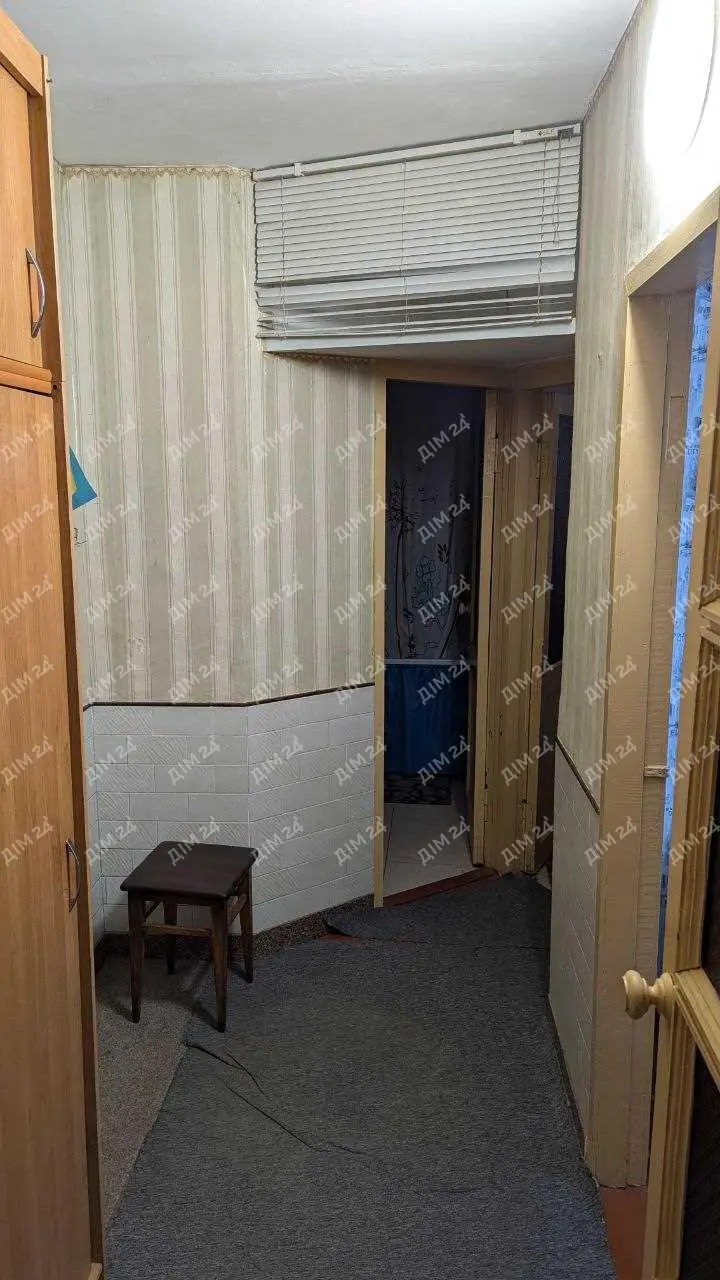 Бюджетна квартира поруч з зупинкою! 