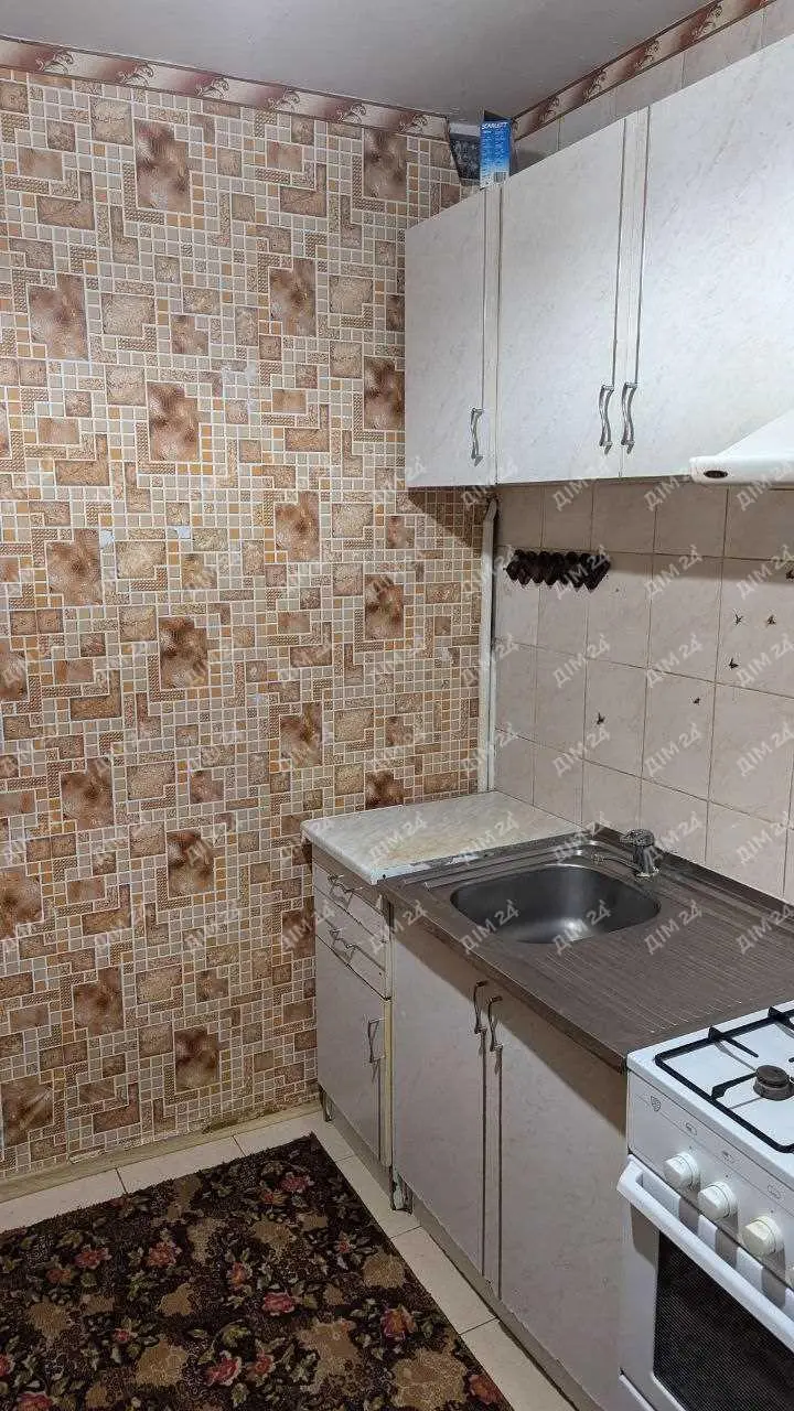 Бюджетна квартира поруч з зупинкою! 