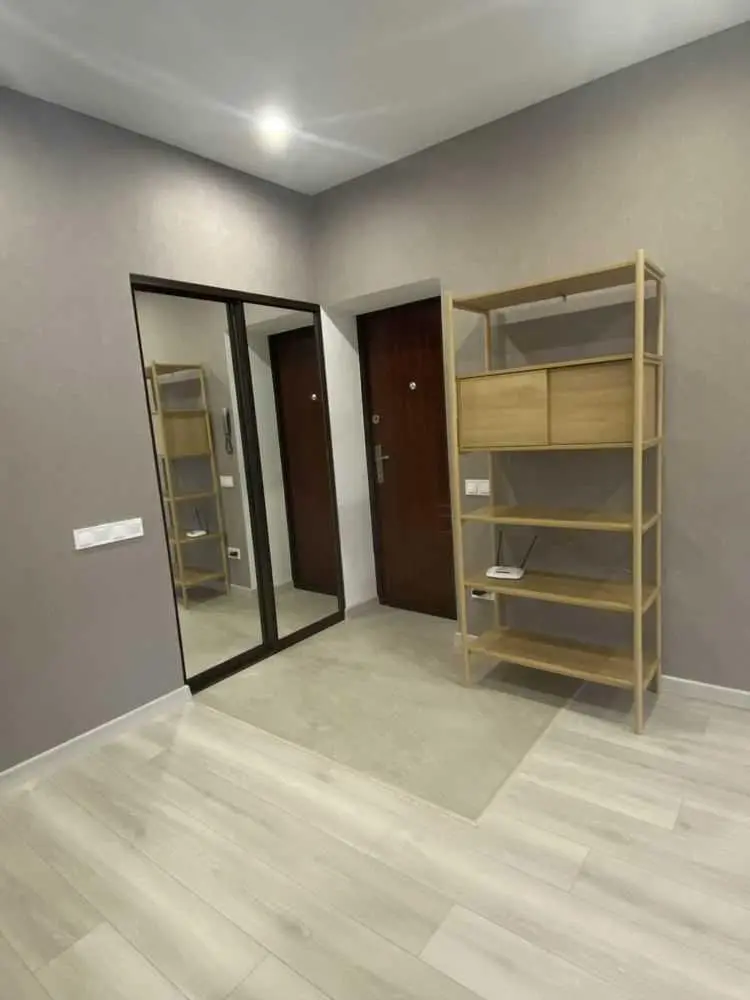 Двокімнатна квартира навпроти Листопаду!