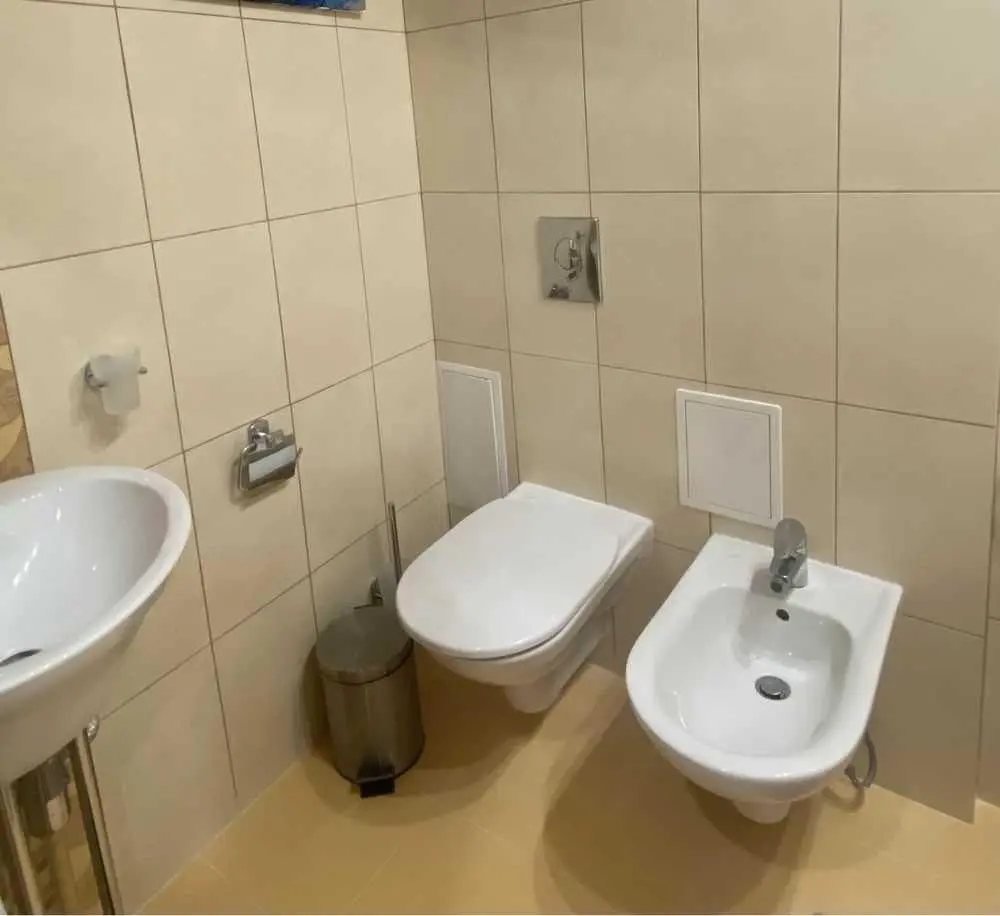 Двокімнатна квартира навпроти Листопаду!