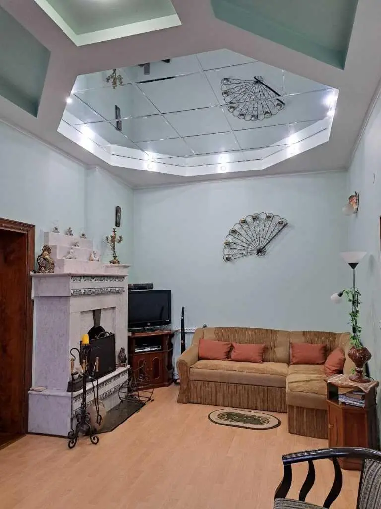 Триповерховий будинок у центрі Полтави!