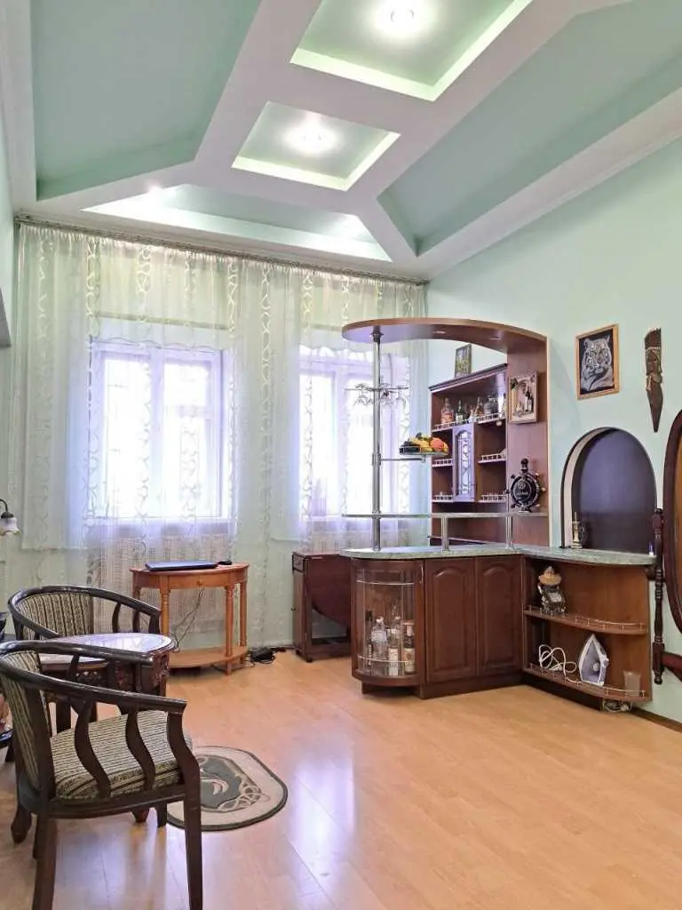 Триповерховий будинок у центрі Полтави!