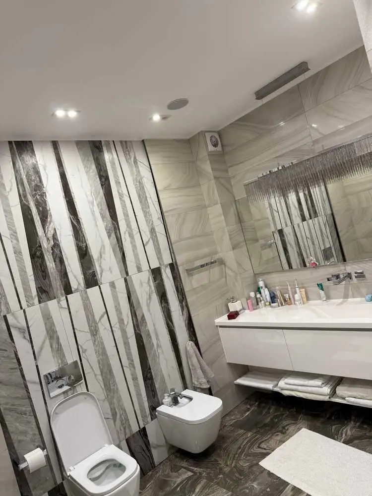 Розкіш та комфорт: Дизайнерська квартира на Стрітенській!