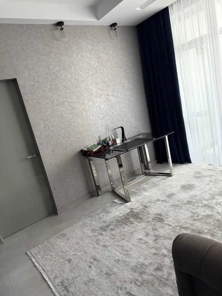 Розкіш та комфорт: Дизайнерська квартира на Стрітенській!