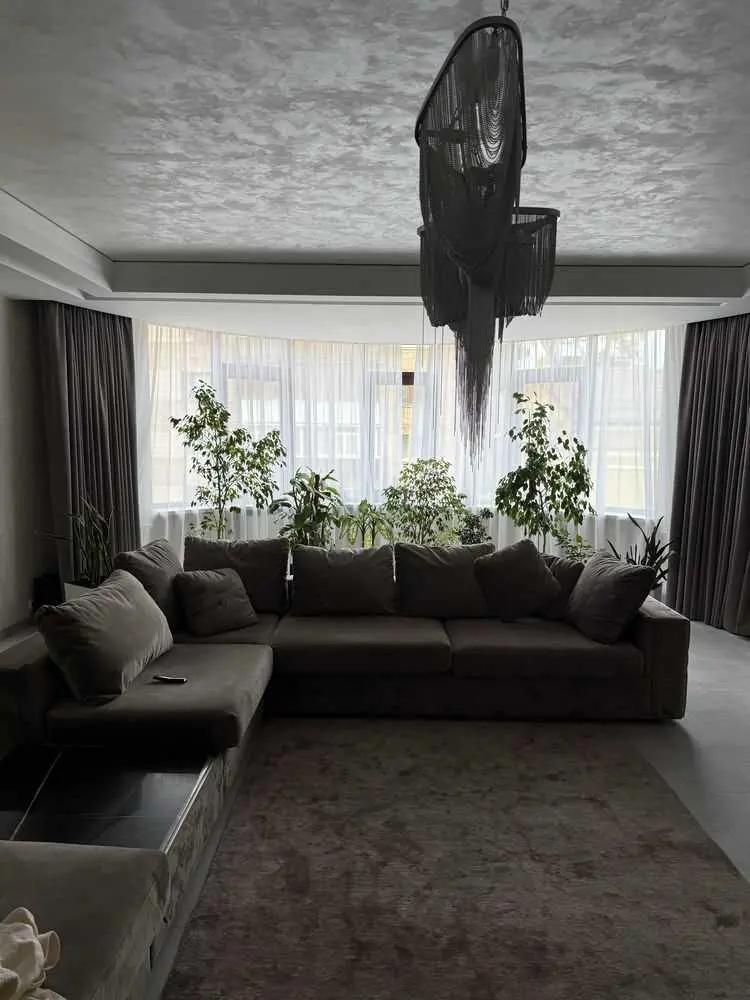 Розкіш та комфорт: Дизайнерська квартира на Стрітенській!