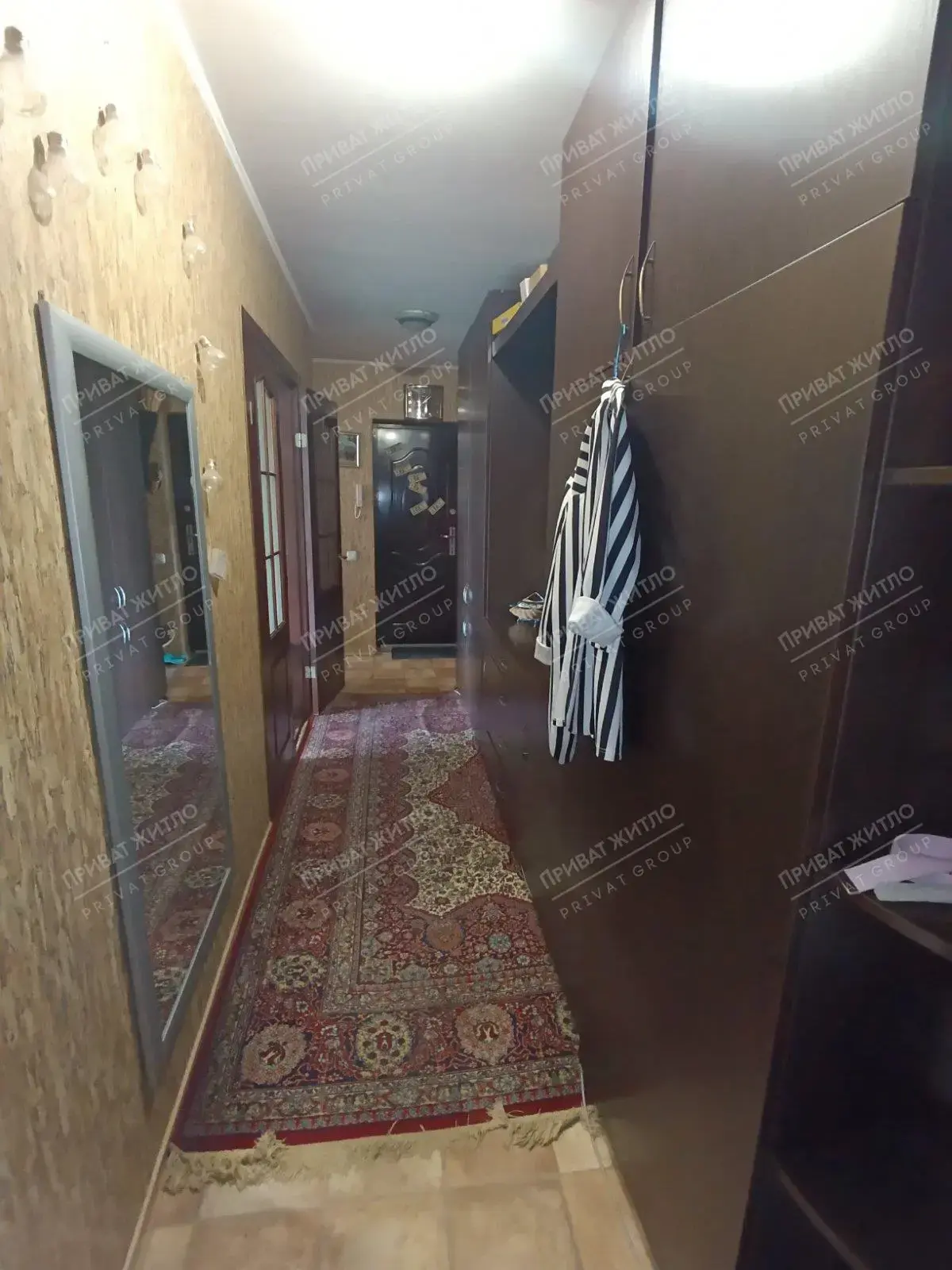 Трикімнатна квартира на Алмазному!