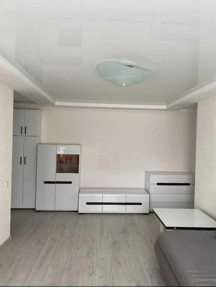 Простора 3-кімнатна квартира-студія на Браїлках!