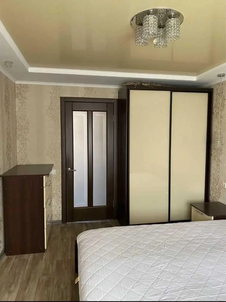 Простора 3-кімнатна квартира-студія на Браїлках!