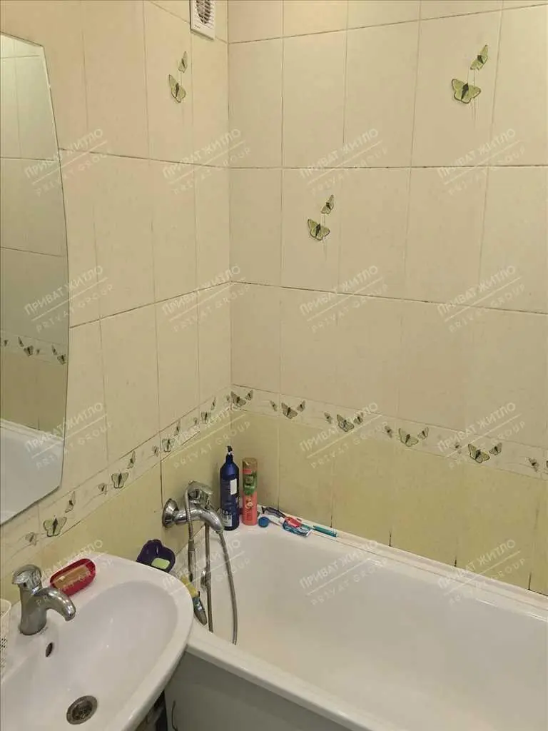 4 кімнати, сердній поверх, Боженка