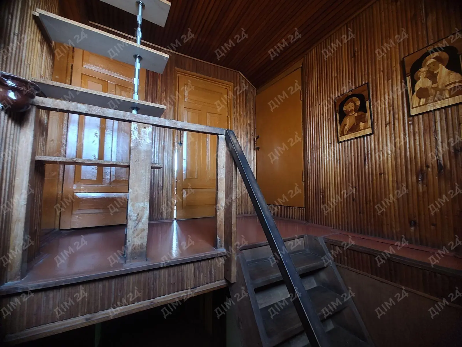 Двоповерховий будинок в Копилах.