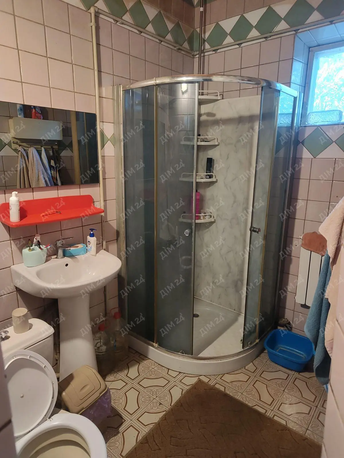 Двоповерховий будинок в Копилах.